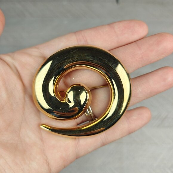 Vintage Monet Gold Tone Swirl Brooch Pin Signed - Picture 2 of 6